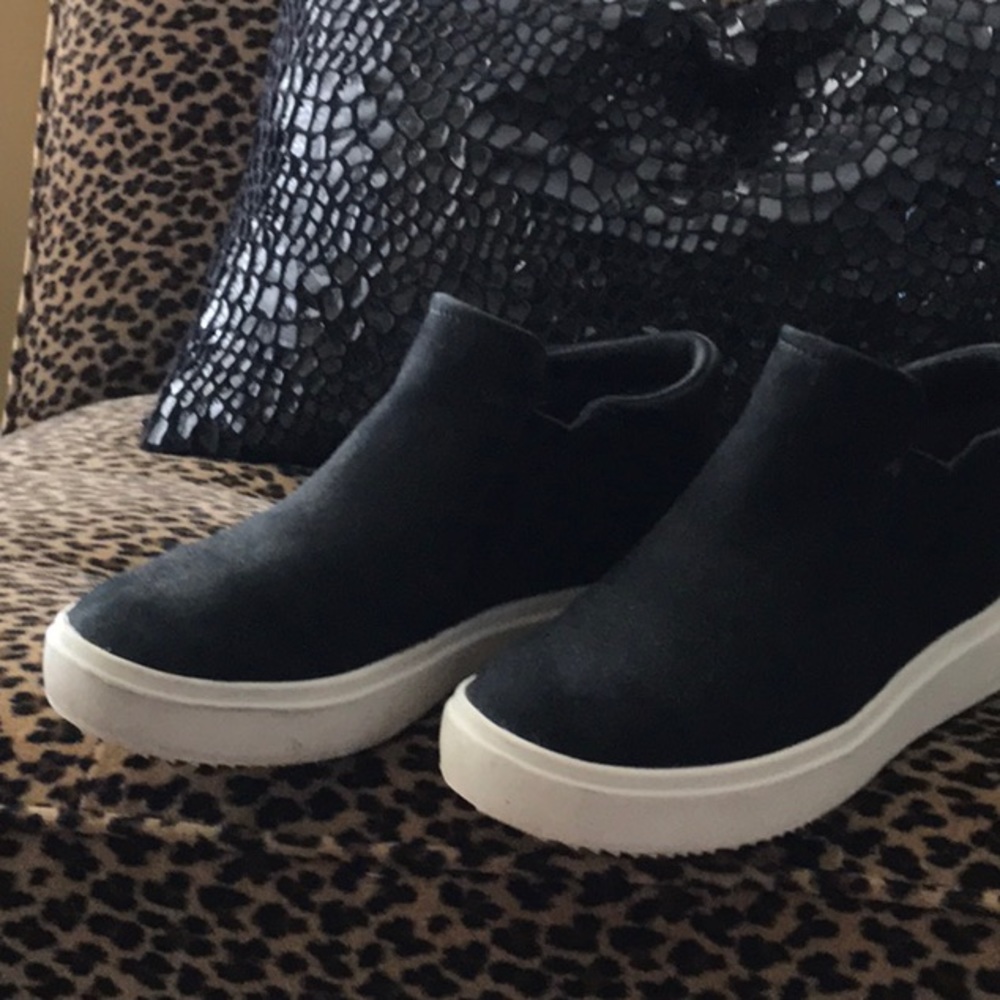 Dr Scholls 6 casual slip on shoes.  Black suede.